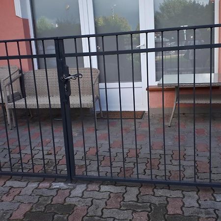 Kertvarosi Apartman II Тисауйварош Экстерьер фото