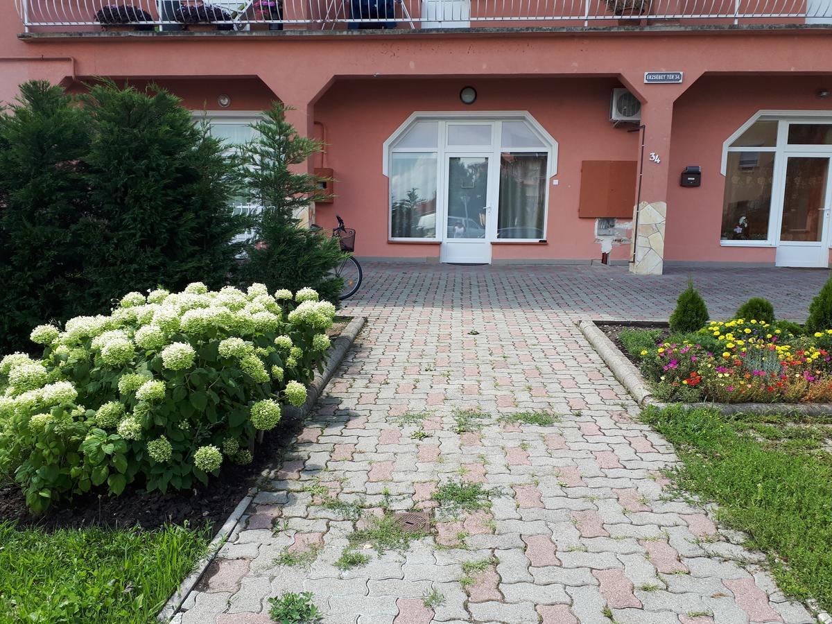 Kertvarosi Apartman II Тисауйварош Экстерьер фото