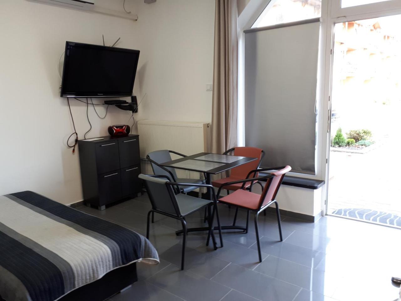 Kertvarosi Apartman II Тисауйварош Экстерьер фото