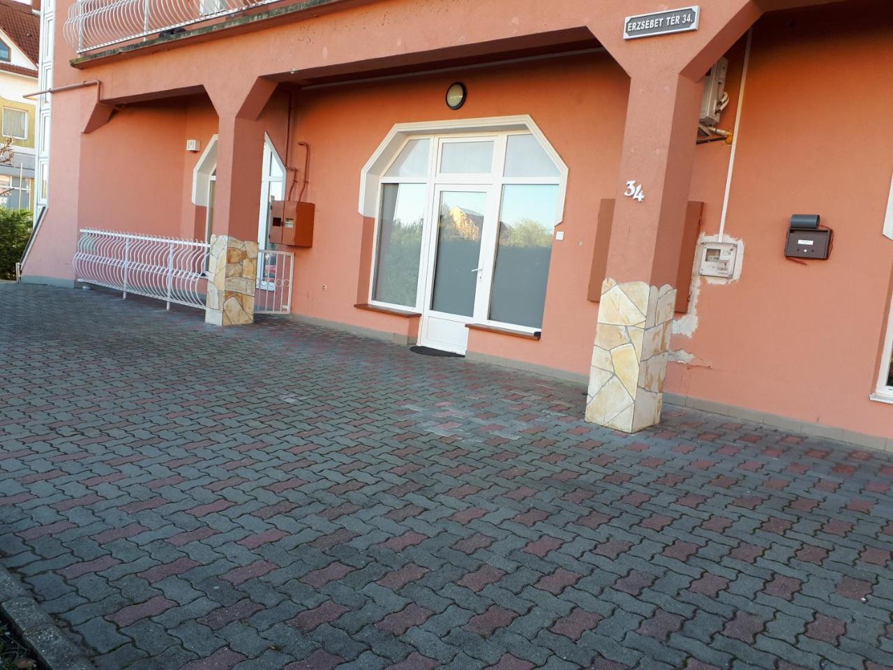 Kertvarosi Apartman II Тисауйварош Экстерьер фото